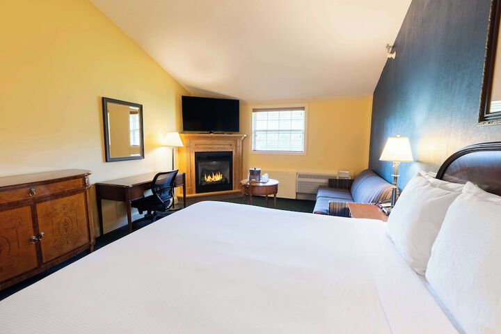 1 King Bed (20 of 39)