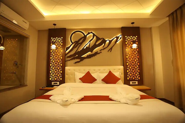 Room 6 of 27
