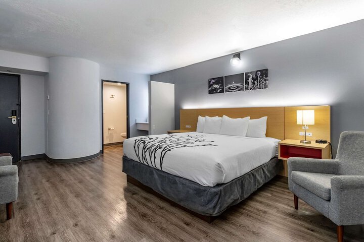 Room 8 of 37