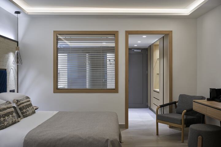 Room 14 of 79