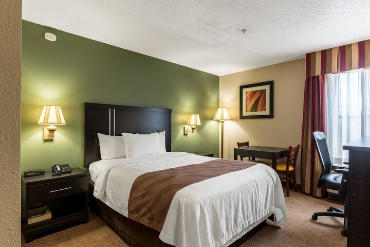 Queen Bed Accessible (6 of 6)