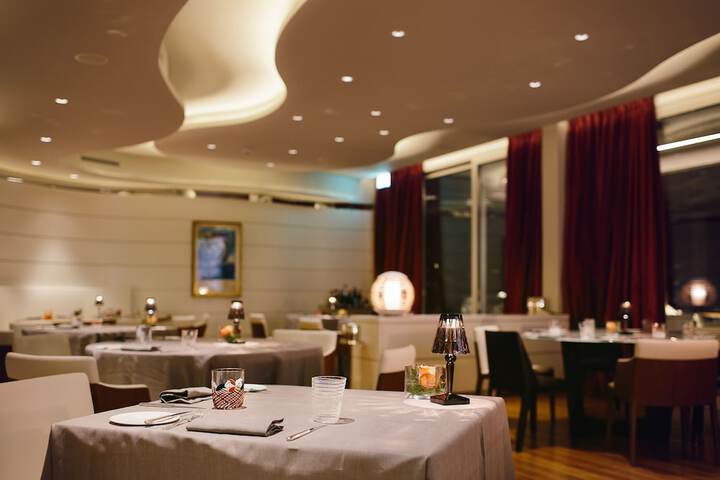 Dining 80 of 132