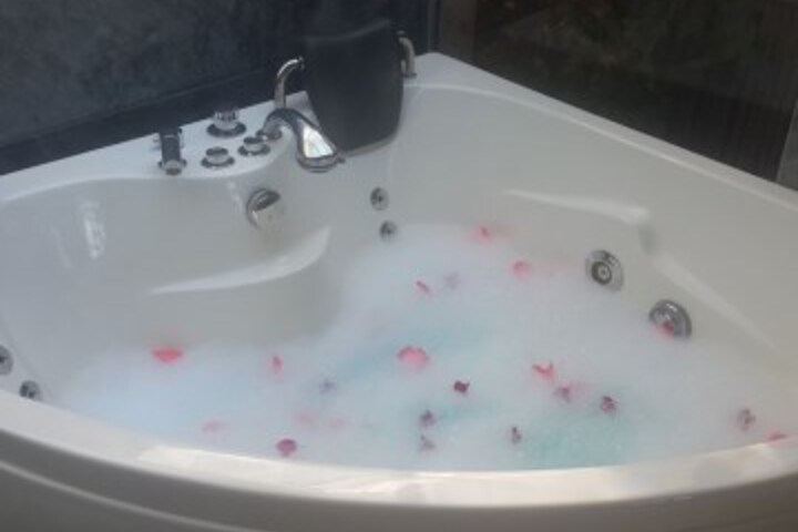 Hot Tub 40 of 54
