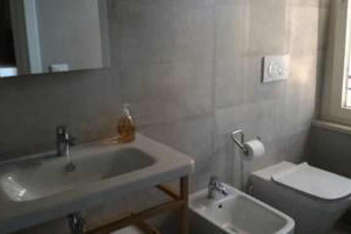 Room 3 of 33