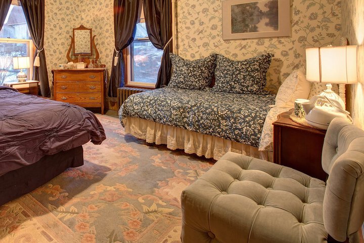 Room 42 of 100