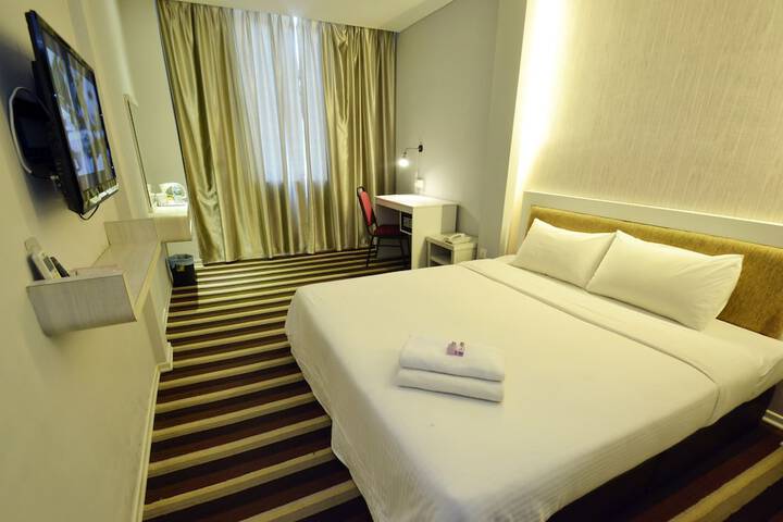 Room 7 of 16