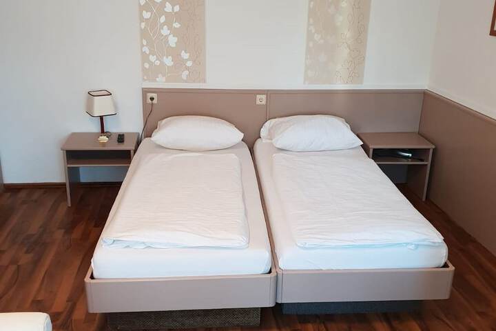 Room 5 of 16