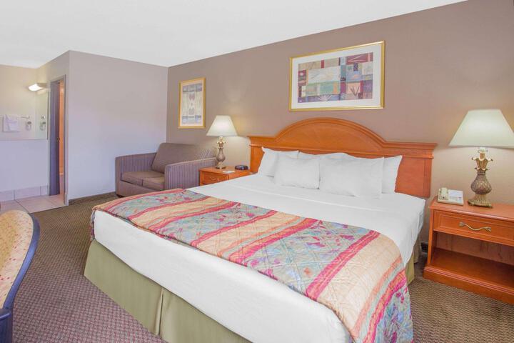 1 King Bed No Elevator (4 of 12)