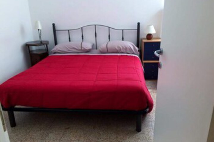 Room 10 of 13