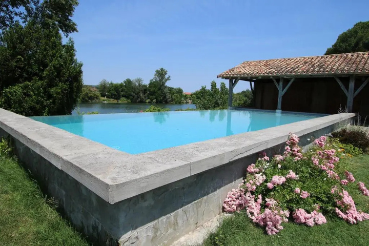 Pool 12 of 18