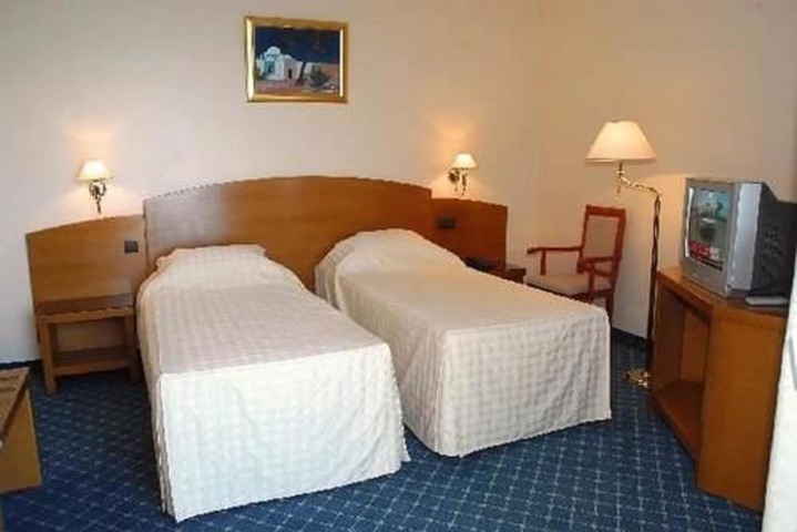 Room 4 of 38
