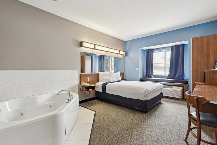 Queen Bed Accessible (13 of 14)