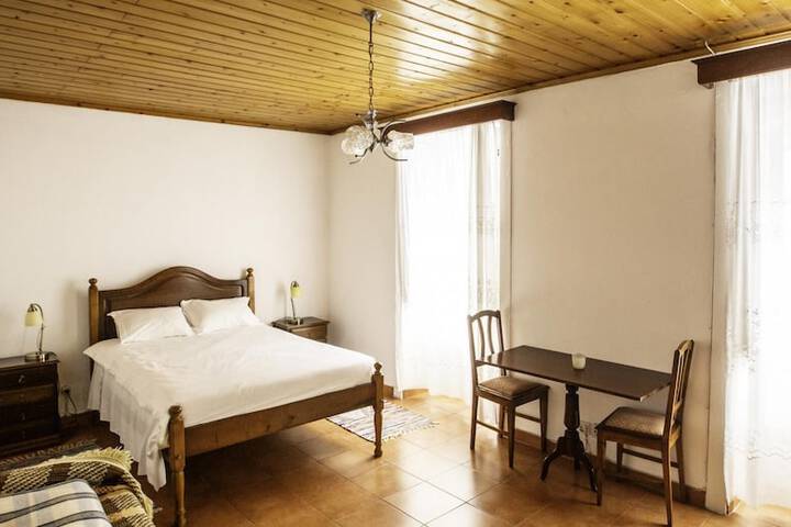 Room 5 of 28