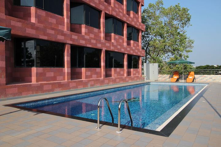Pool 4 of 13