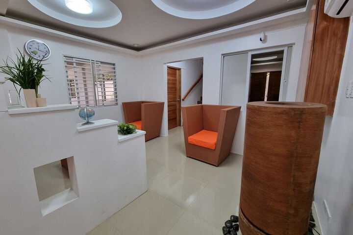 Room 9 of 33
