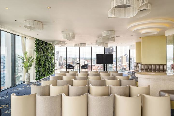 Lounge 237 of 260