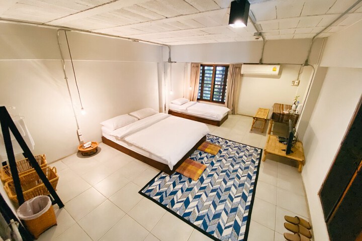 Room 9 of 25