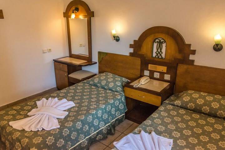 Room 6 of 34