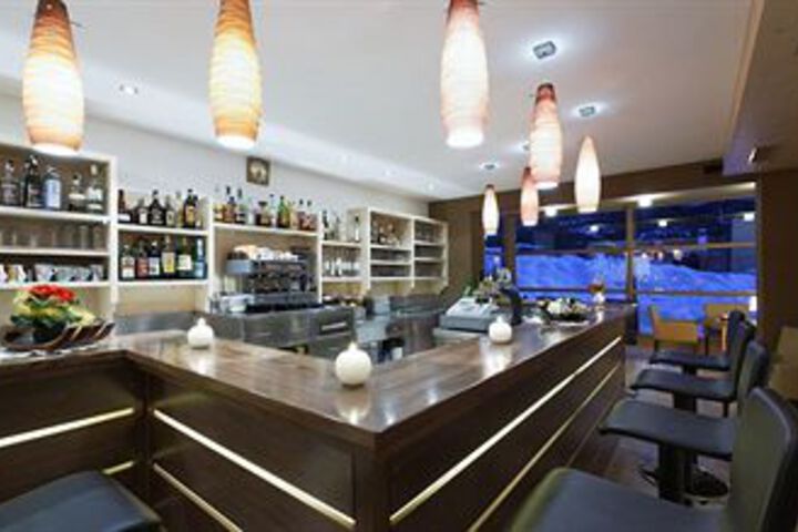 Lounge 31 of 45