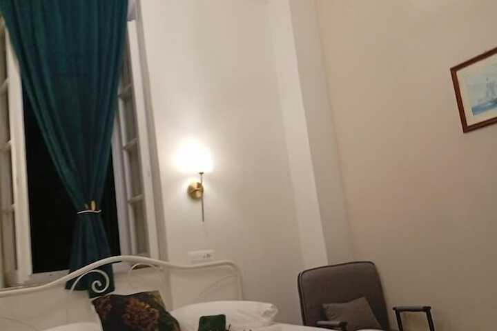 Room 29 of 77