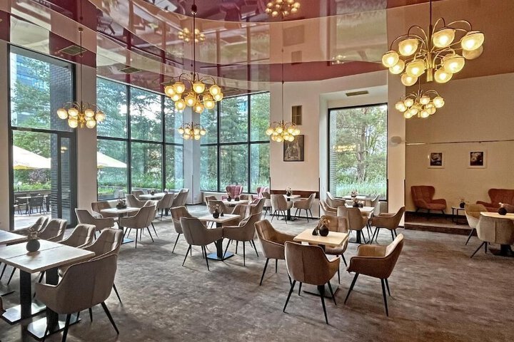Dining 8 of 10