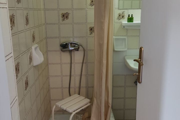 Room 38 of 87