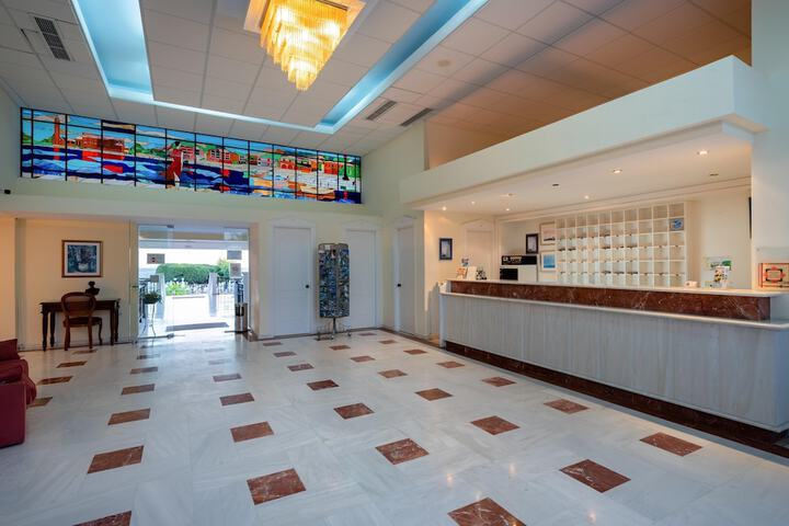 Entrance & Lobby