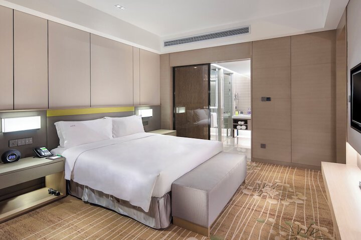 Room 4 of 42