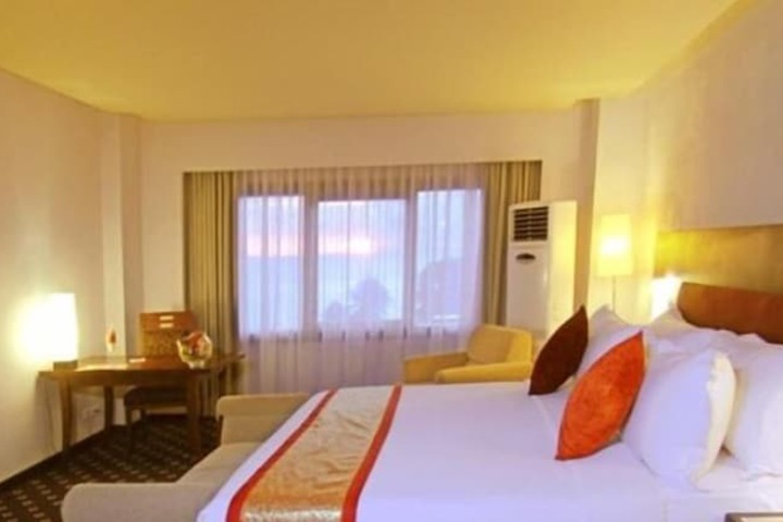 Room 8 of 42