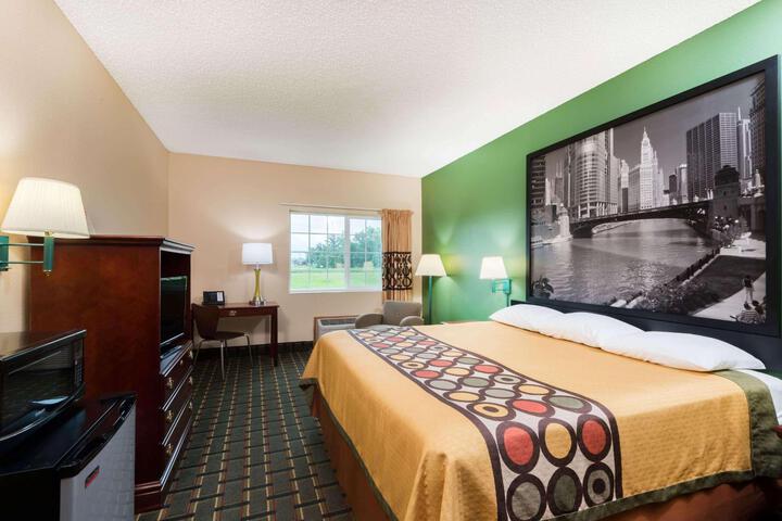 1 King Bed (1 of 14)
