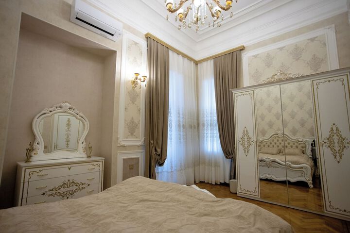 Room 2 of 9