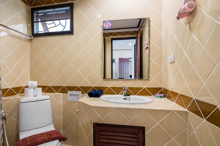 Room 66 of 100