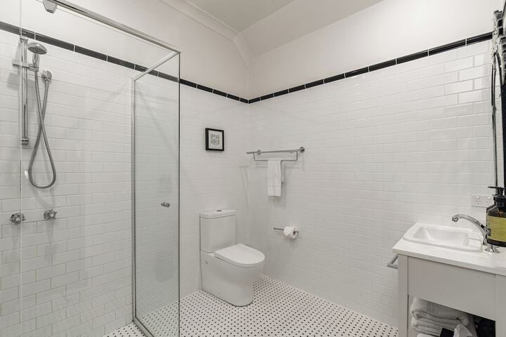 Room 34 of 112