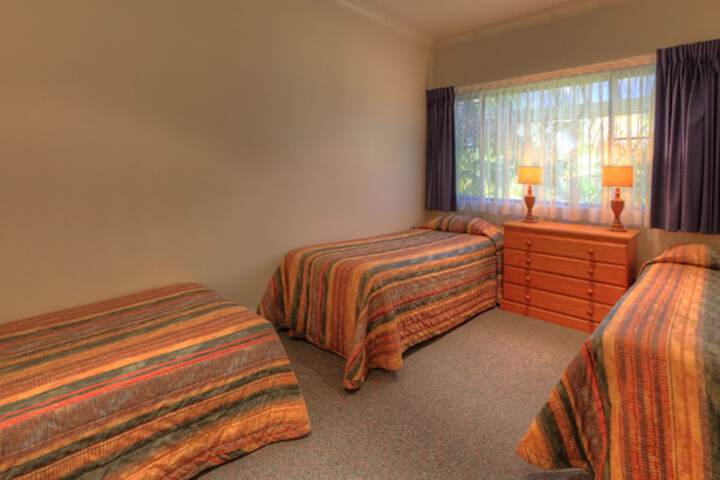 Room 4 of 33