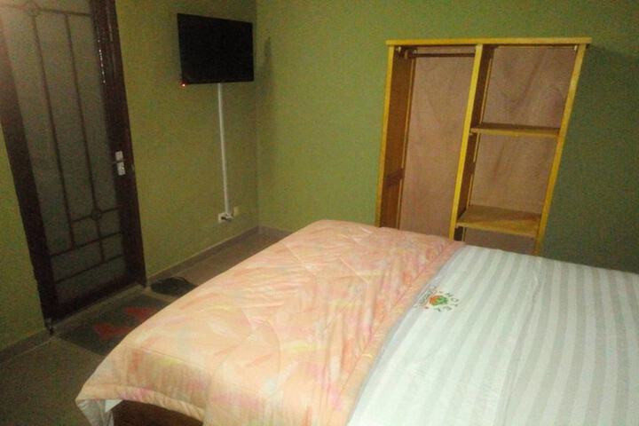 Room 13 of 32