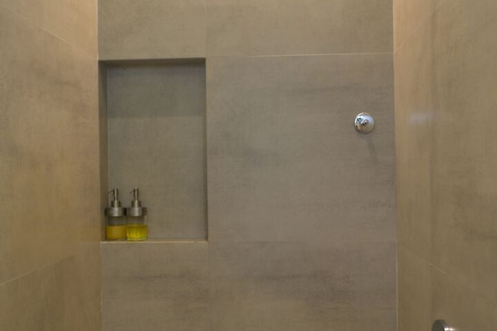 Room 17 of 38