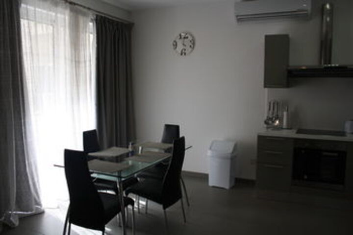 Room 21 of 38