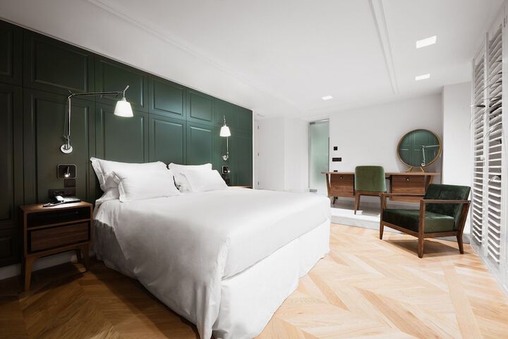 Room 44 of 110