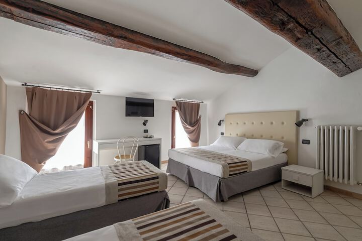 Room 8 of 39