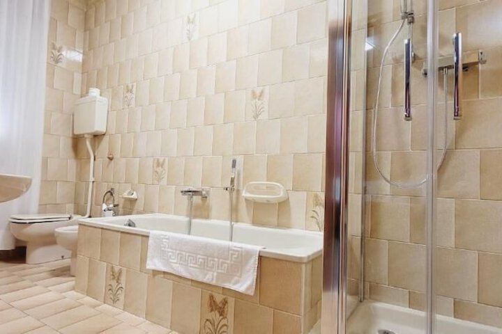 Room 20 of 46