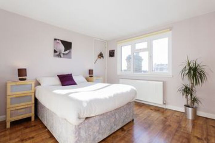 Room 9 of 18
