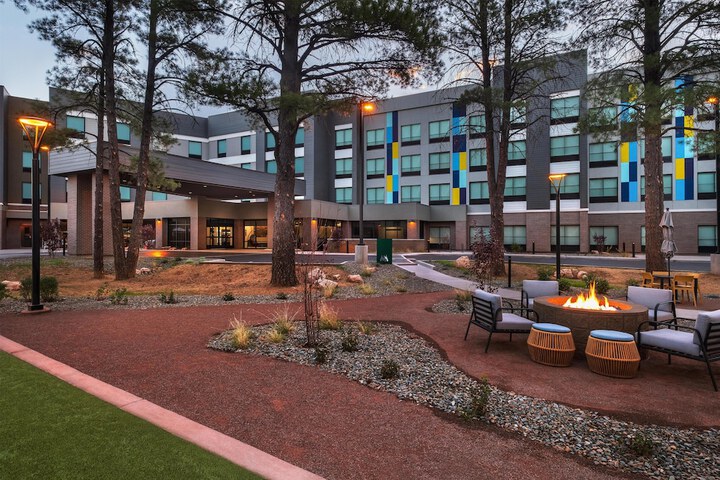 Hotel Exterior 45 of 54