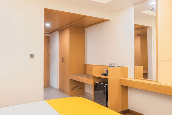 Room 13 of 38