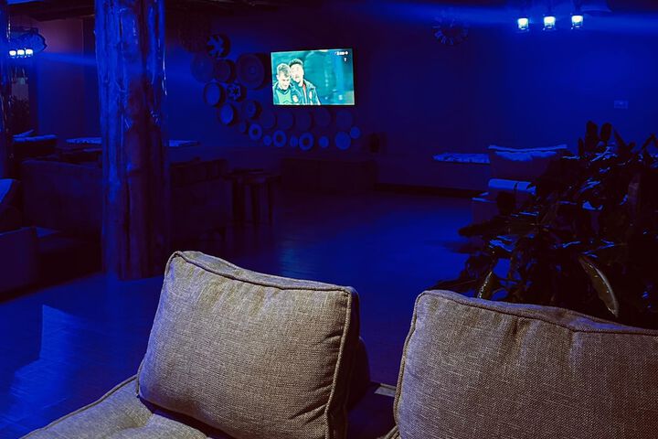 Lounge 19 of 35