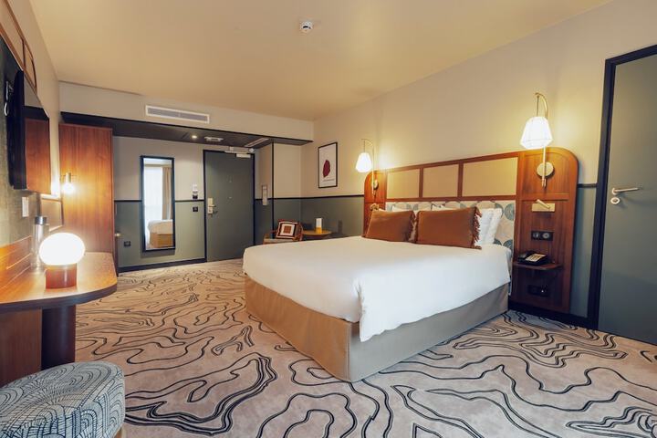 Room 27 of 138