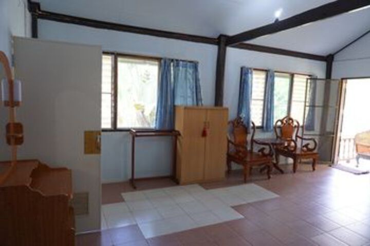 Room 25 of 38
