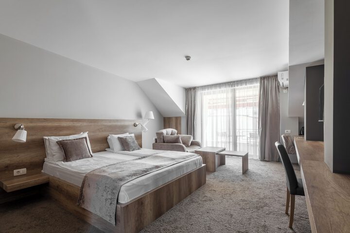 Room 15 of 49