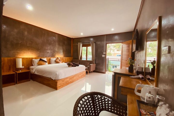 Room 16 of 80