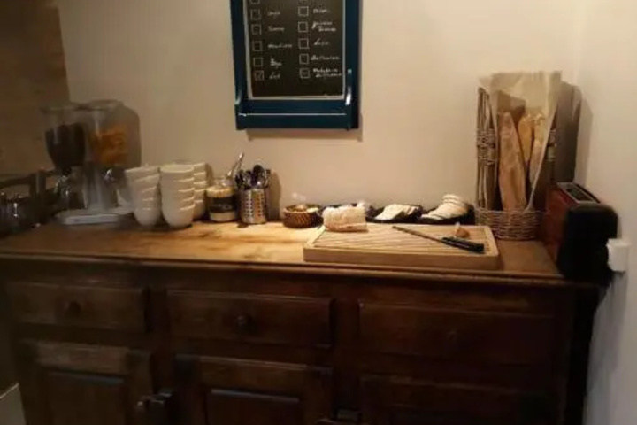 Dining 21 of 23