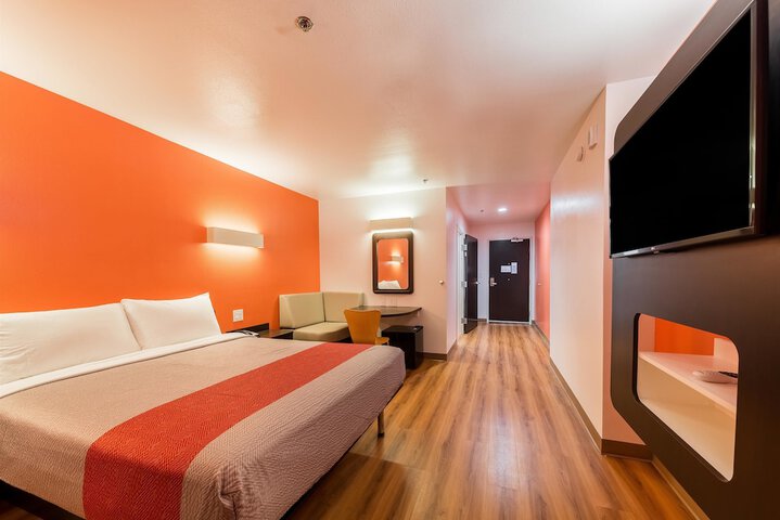1 Queen Bed Refrigerator (7 of 11)